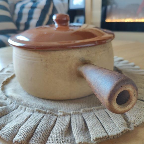 Vintage French Stoneware Covered Casserole Dish 8.5 inches wide and 4.5 inches - Picture 3 of 16
